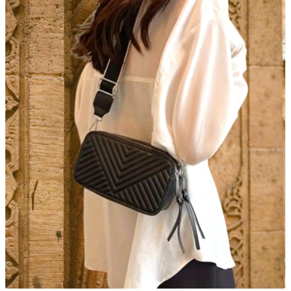 Designer Style Black Matelasse Quilted Camera Crossbody Shoulder Bag , Black NEW